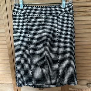 Banana Republic black /white houndstooth skirt